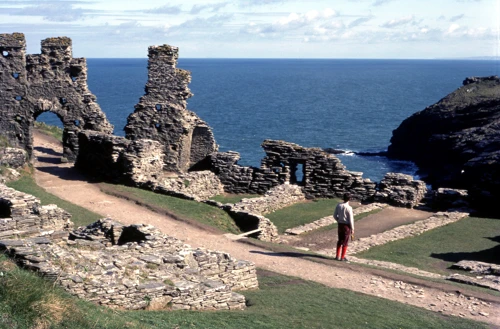 11 Apr 1982 · Cornwall: Day 3: Tintagel to Elmscott YH