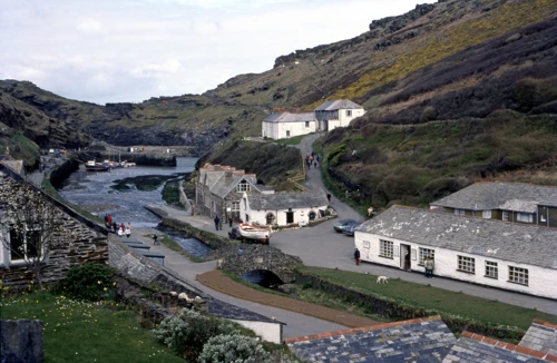 11 Apr 1982 · Cornwall: Day 3: Tintagel to Elmscott YH
